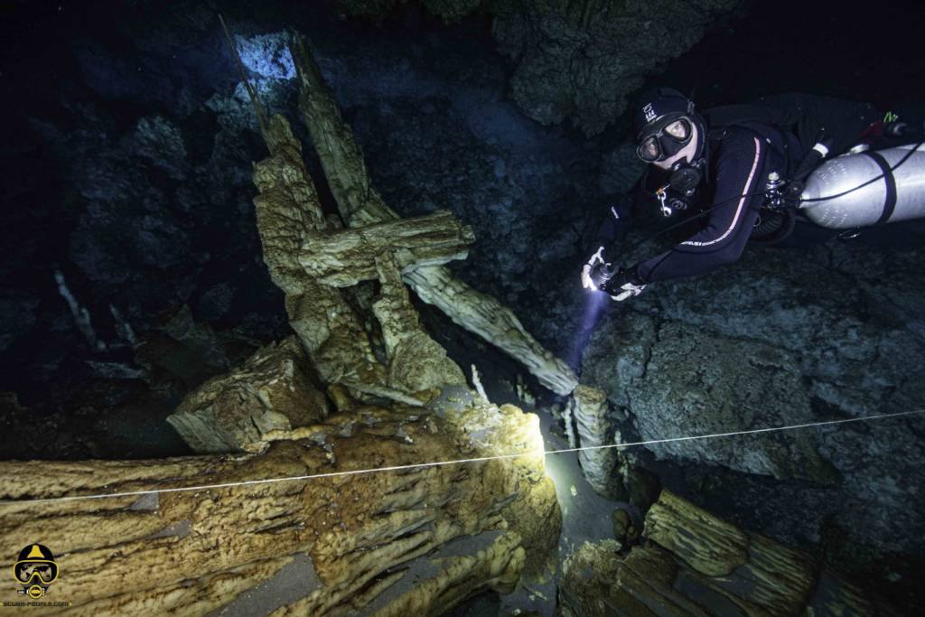 immersioni in grotta di Wakatobi